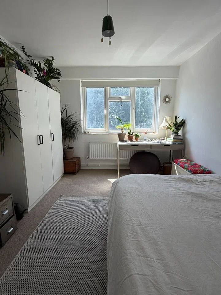Room Forest Road in Greater London