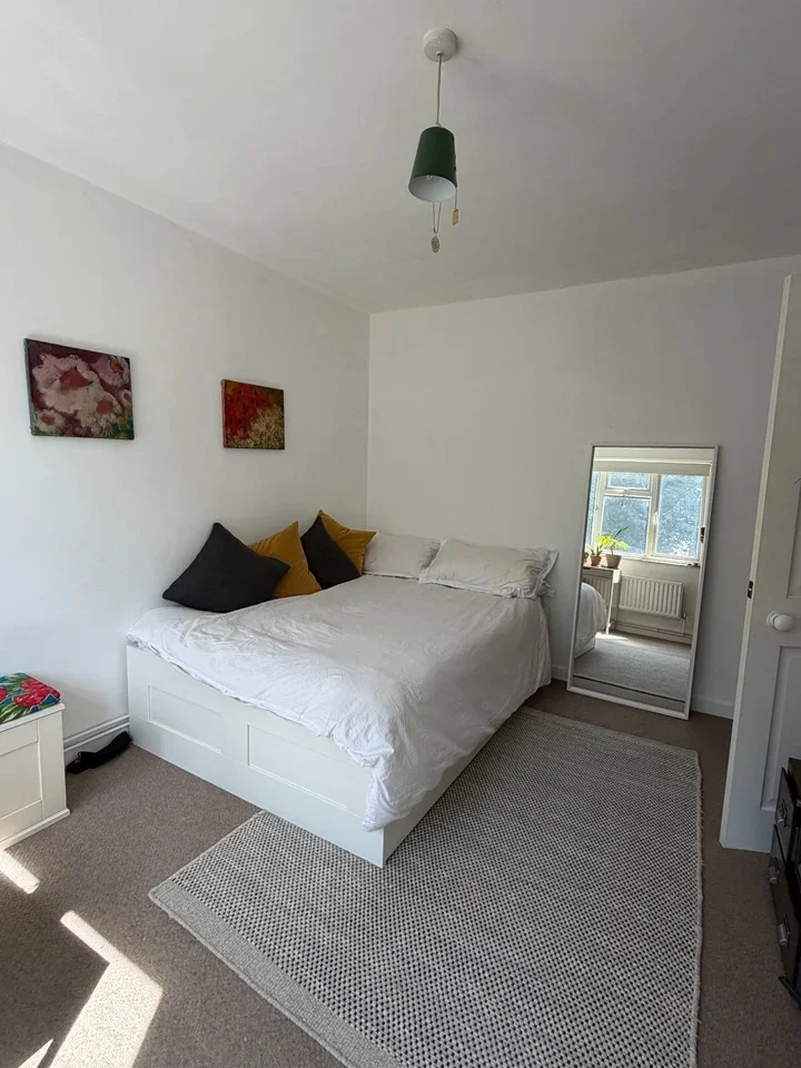 Room Forest Road in Greater London