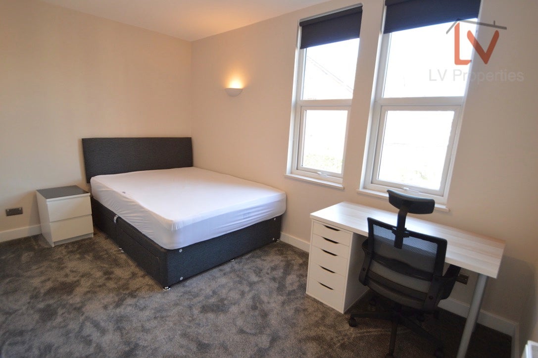 Flat Hartley Crescent in Leeds