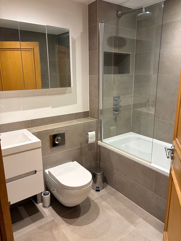 Room William Morris Way in Greater London