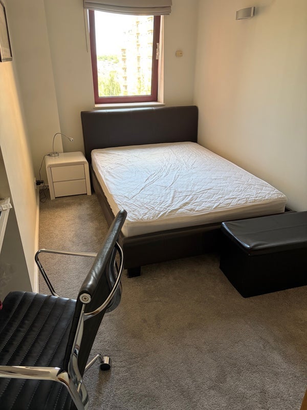 Room William Morris Way in Greater London