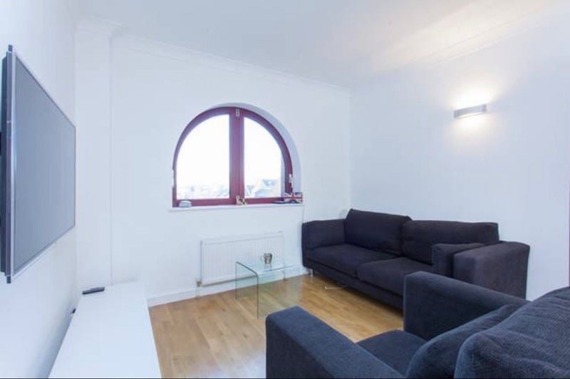 Room William Morris Way in Greater London