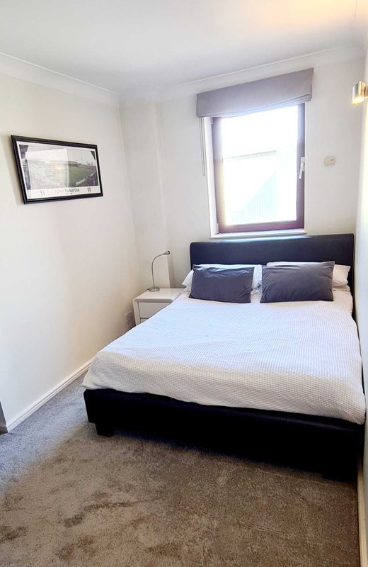 Room William Morris Way in Greater London