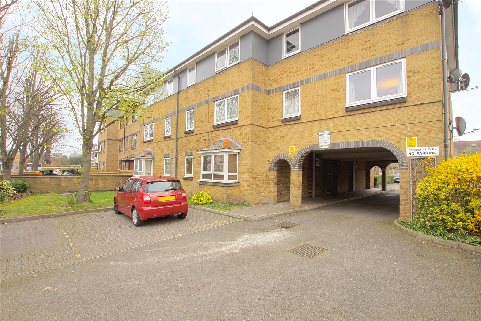 Flat Venetia Road in Greater London