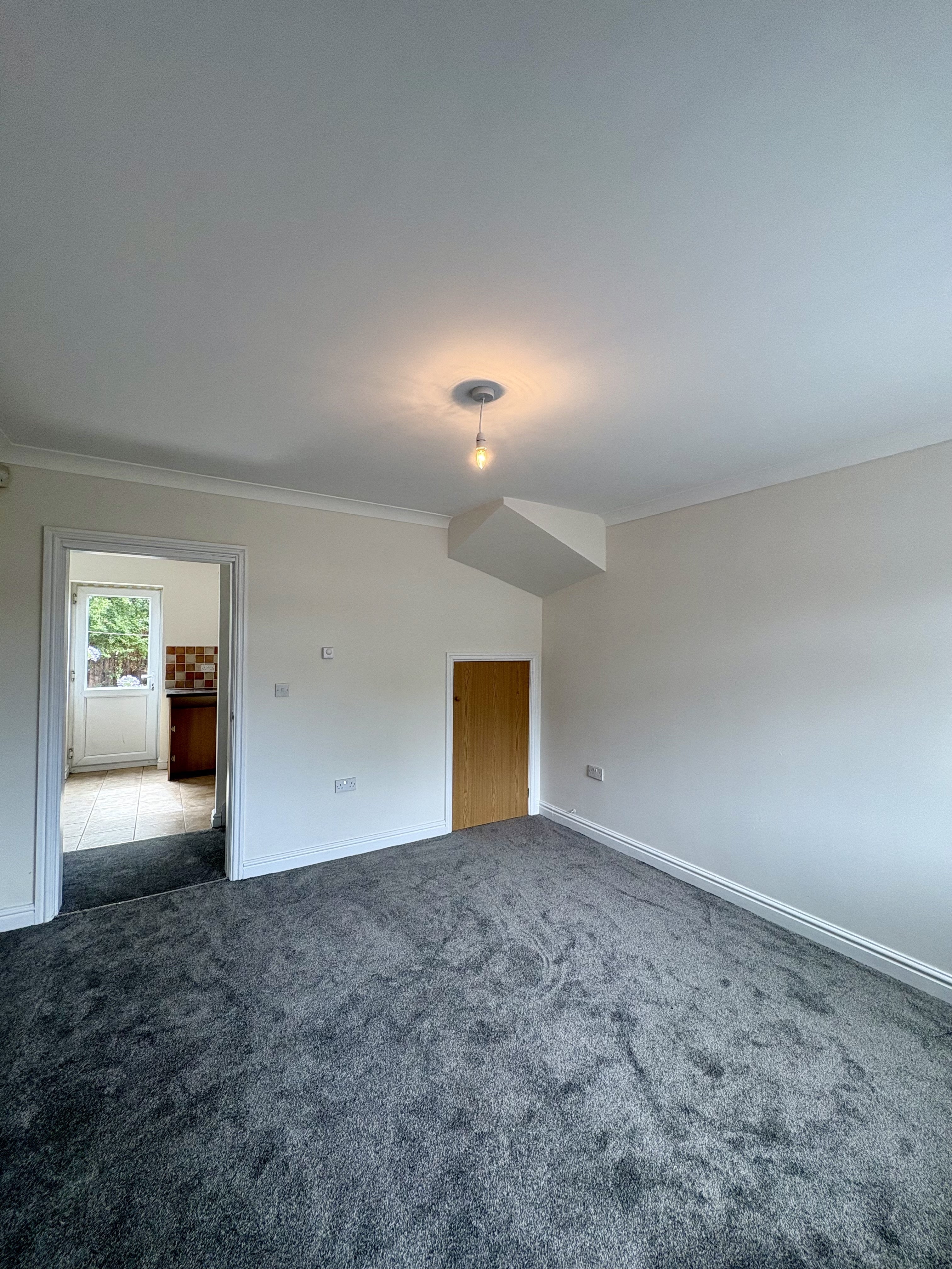 Flat Westlands Close in Neston