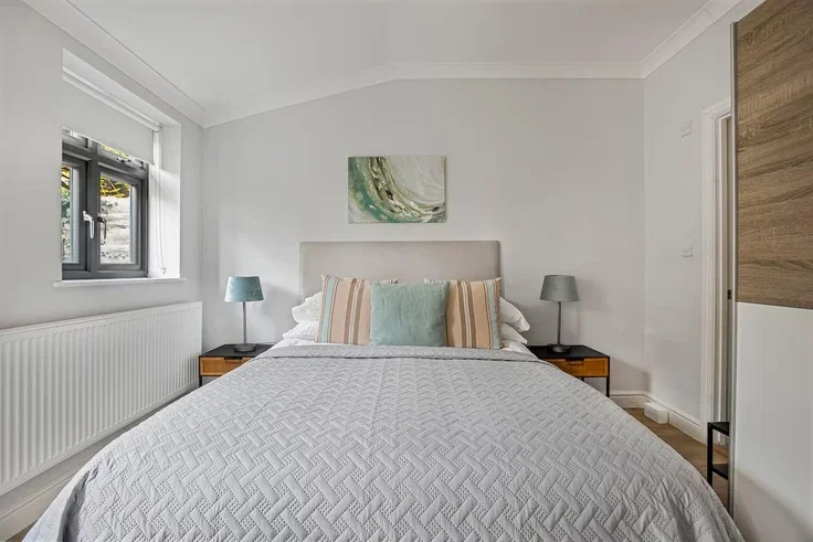 Flat Frithville Gardens in Greater London