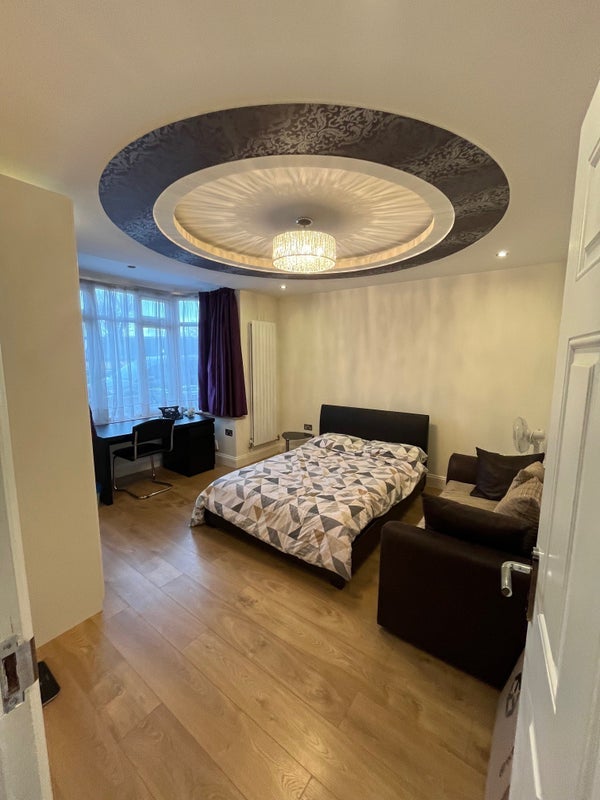 Room Stanford Road in Greater London