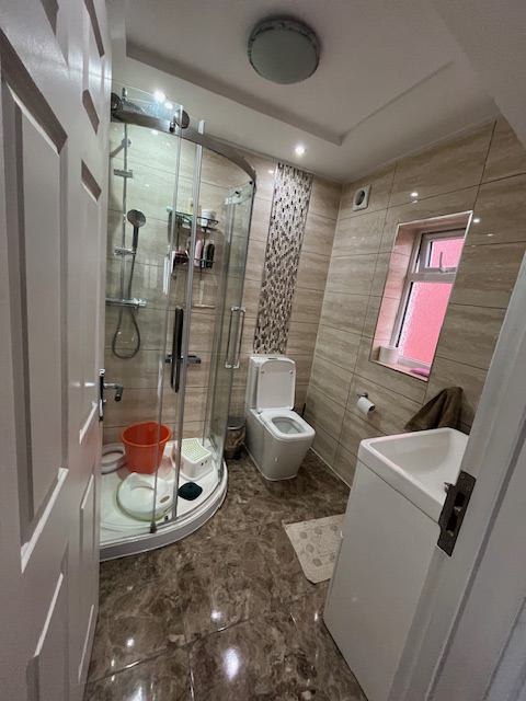 Room Stanford Road in Greater London