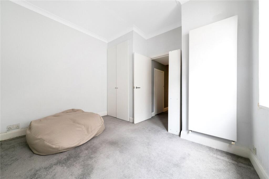 Flat Gloucester Terrace in City of Westminster