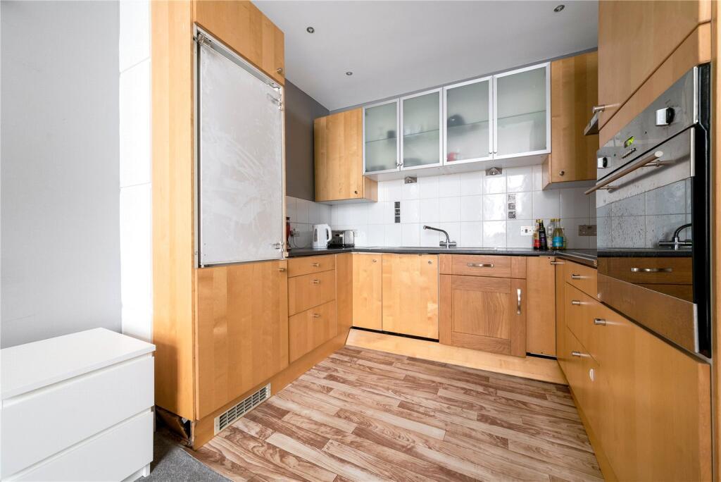 Flat Gloucester Terrace in City of Westminster
