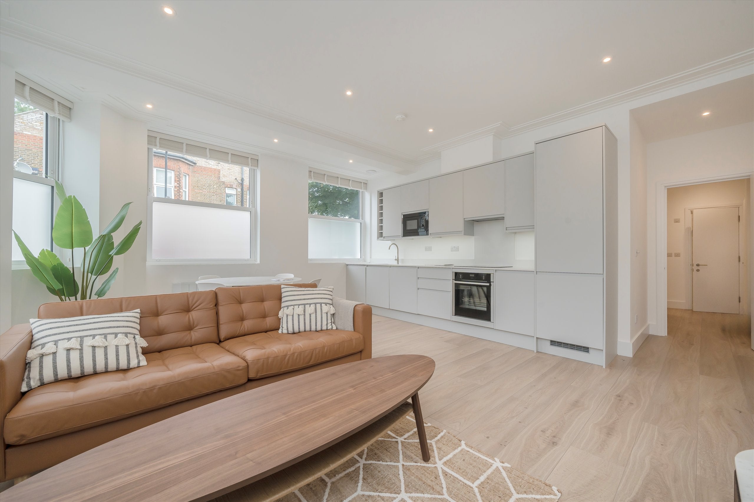 Flat Clovelly Road in Greater London