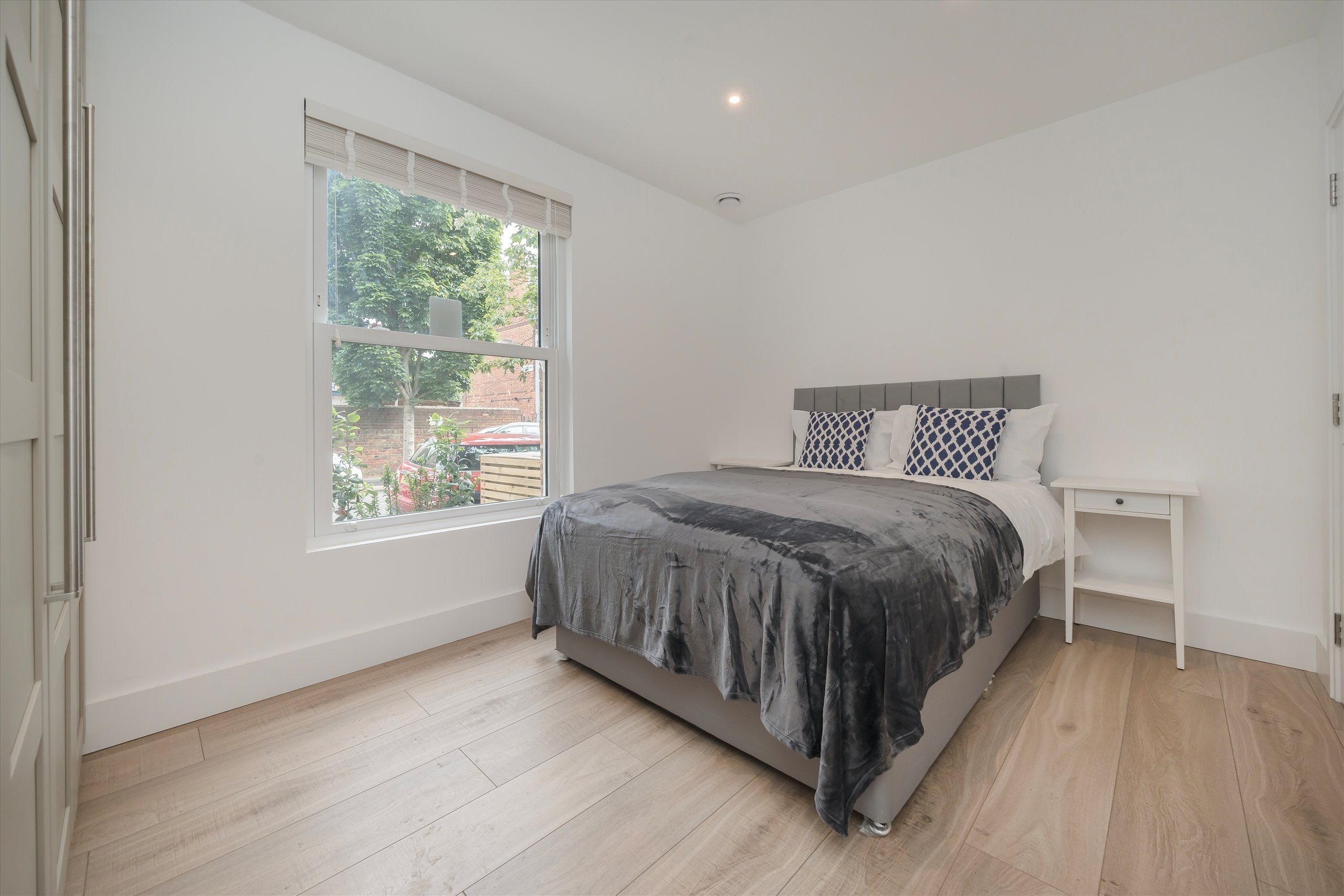 Flat Clovelly Road in Greater London
