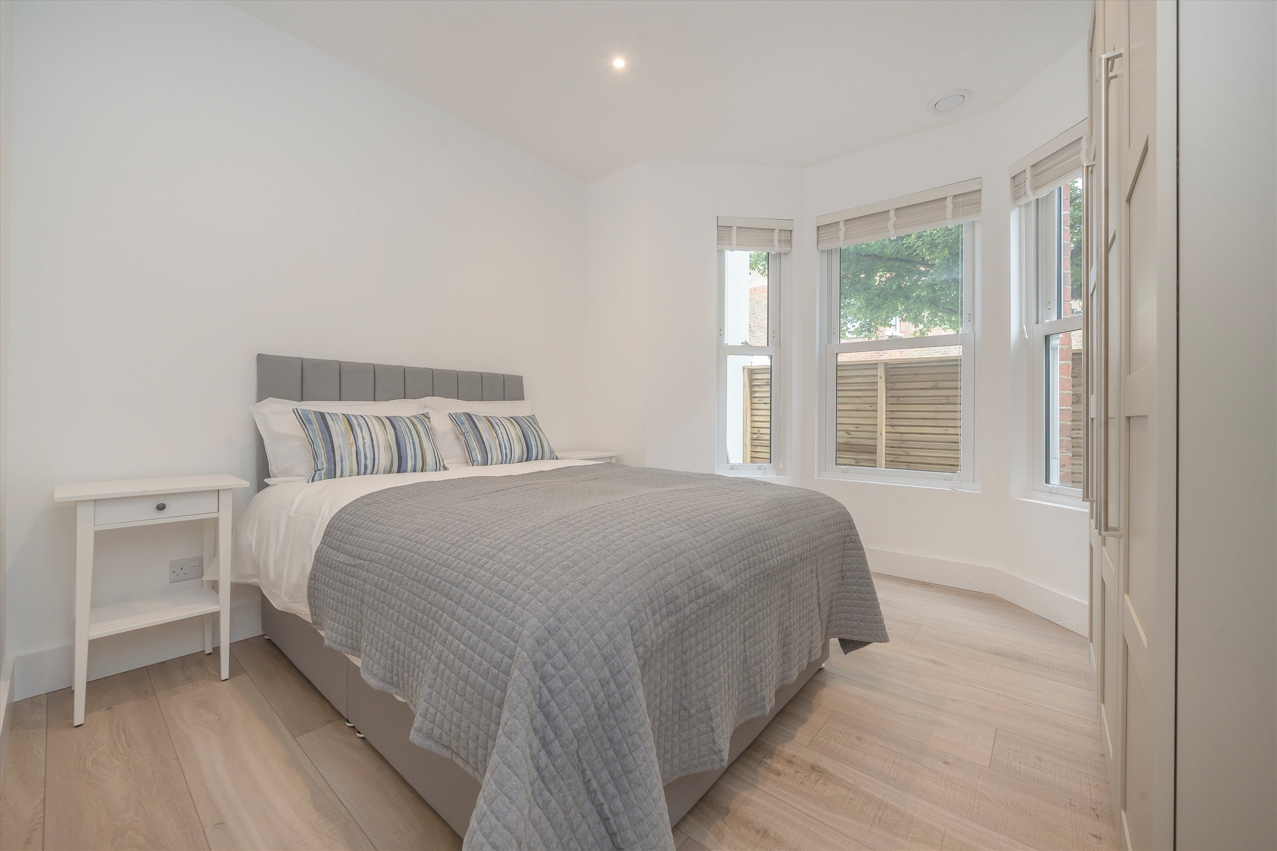 Flat Clovelly Road in Greater London