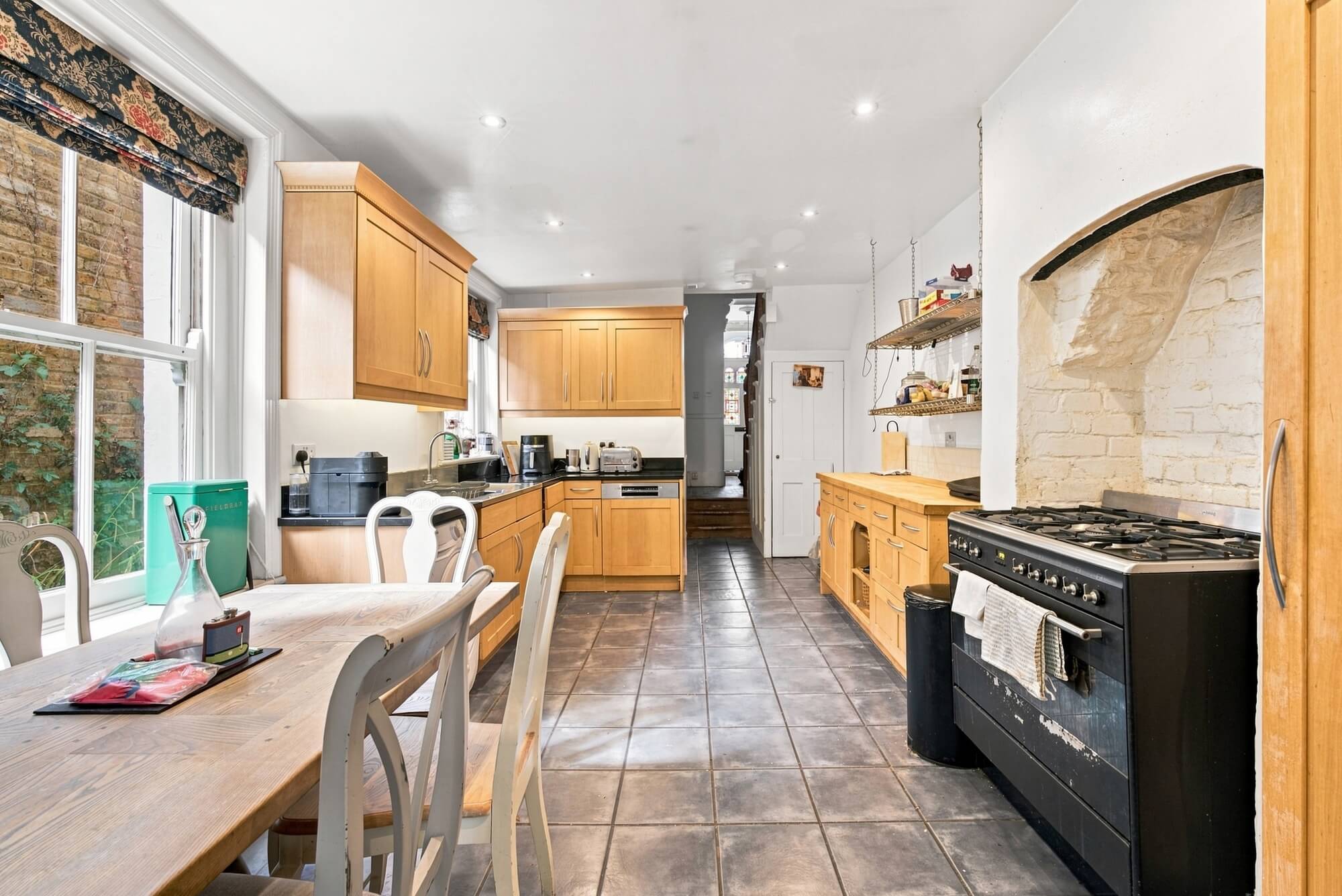 House Broomwood Road in Greater London