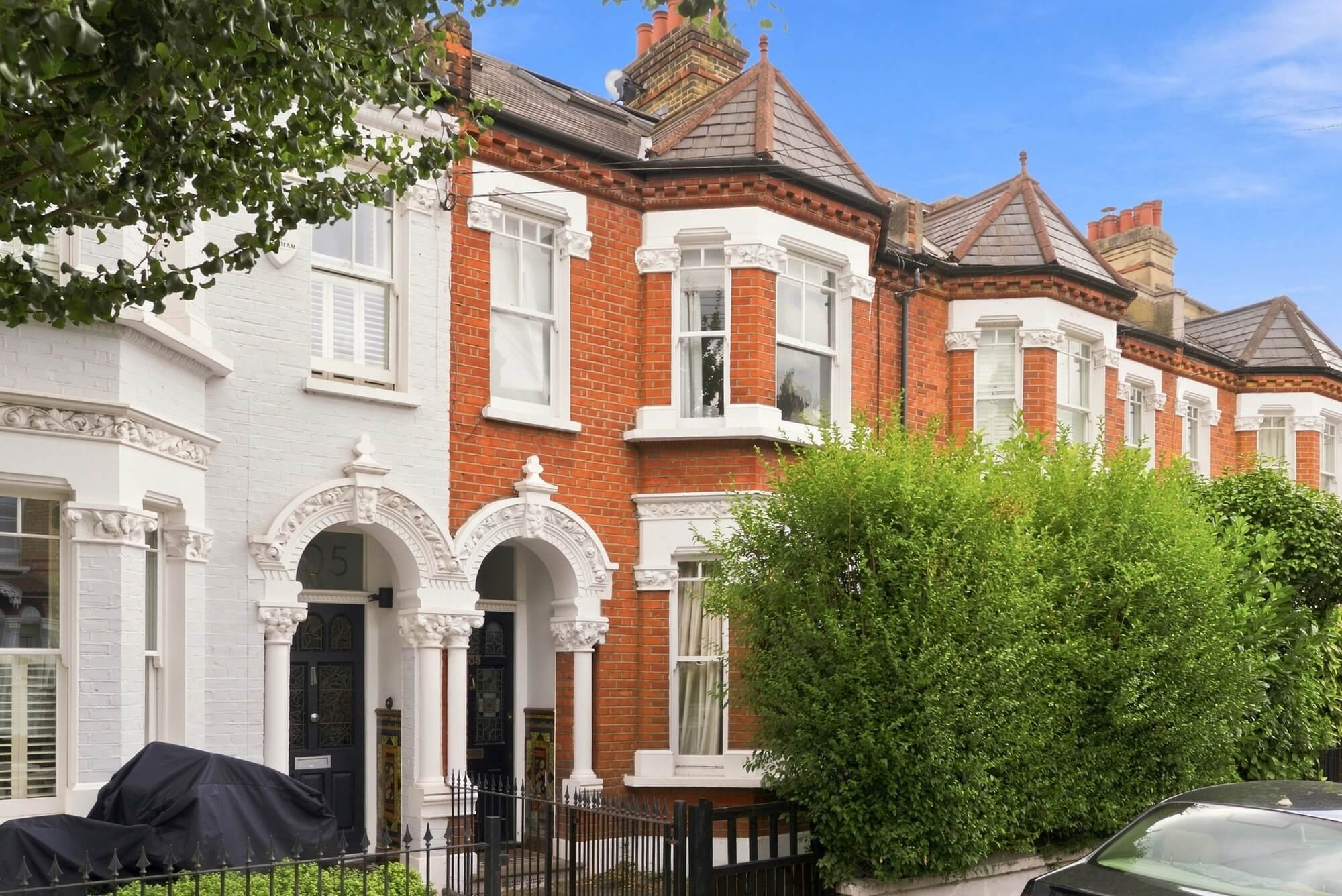 House Broomwood Road in Greater London