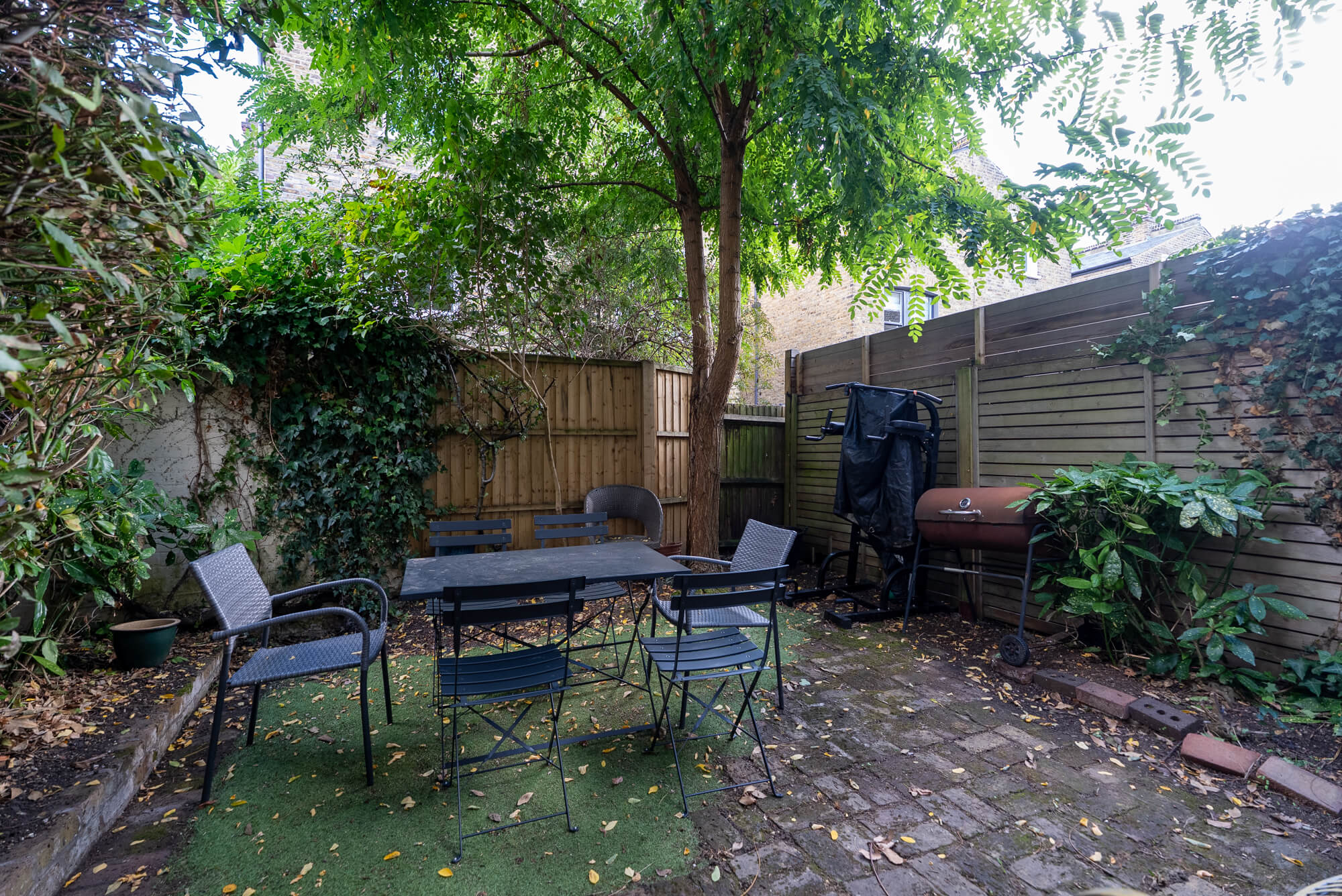 House Broomwood Road in Greater London