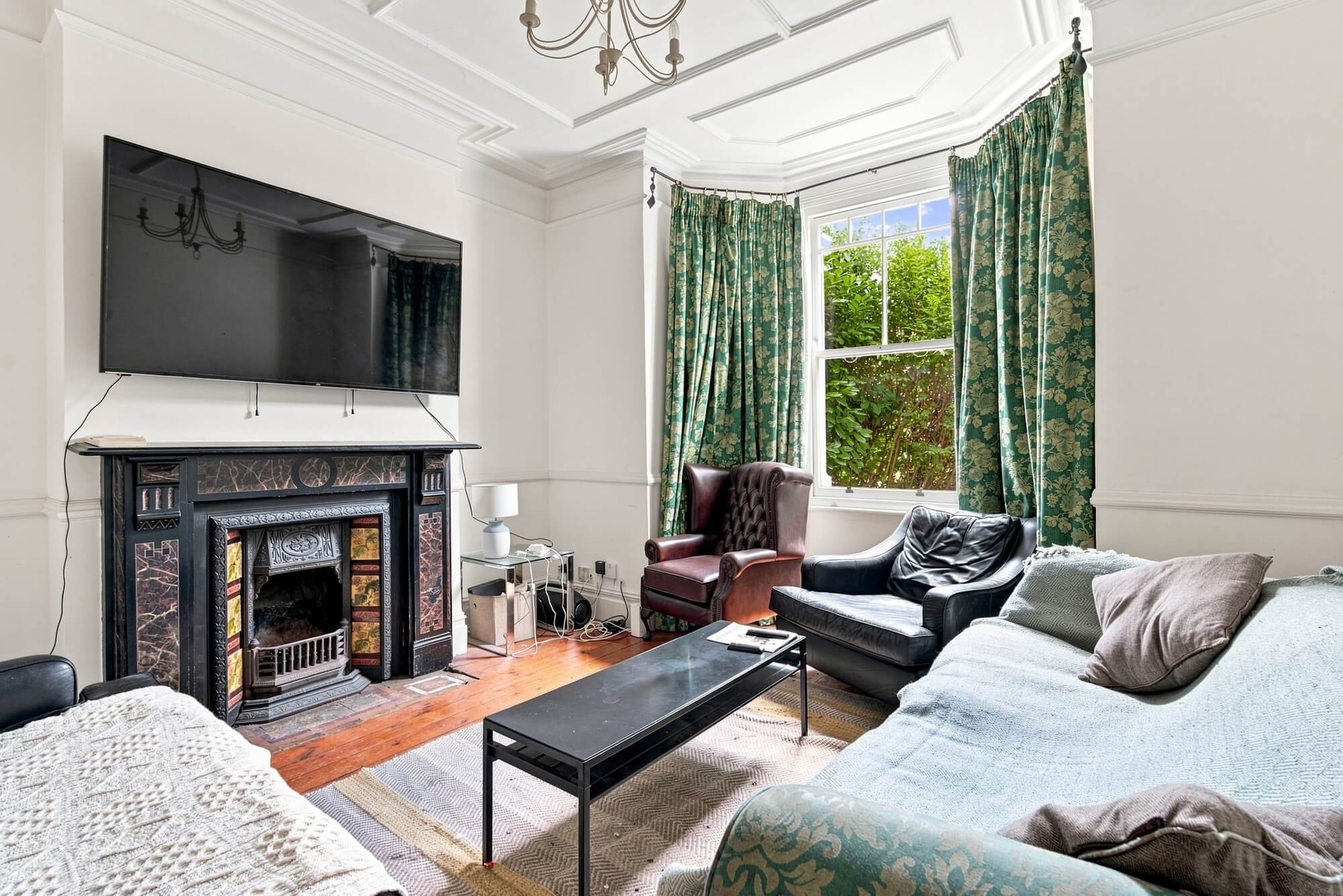 House Broomwood Road in Greater London