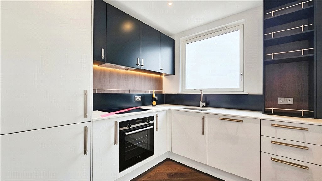Flat London Road in Borough of Spelthorne
