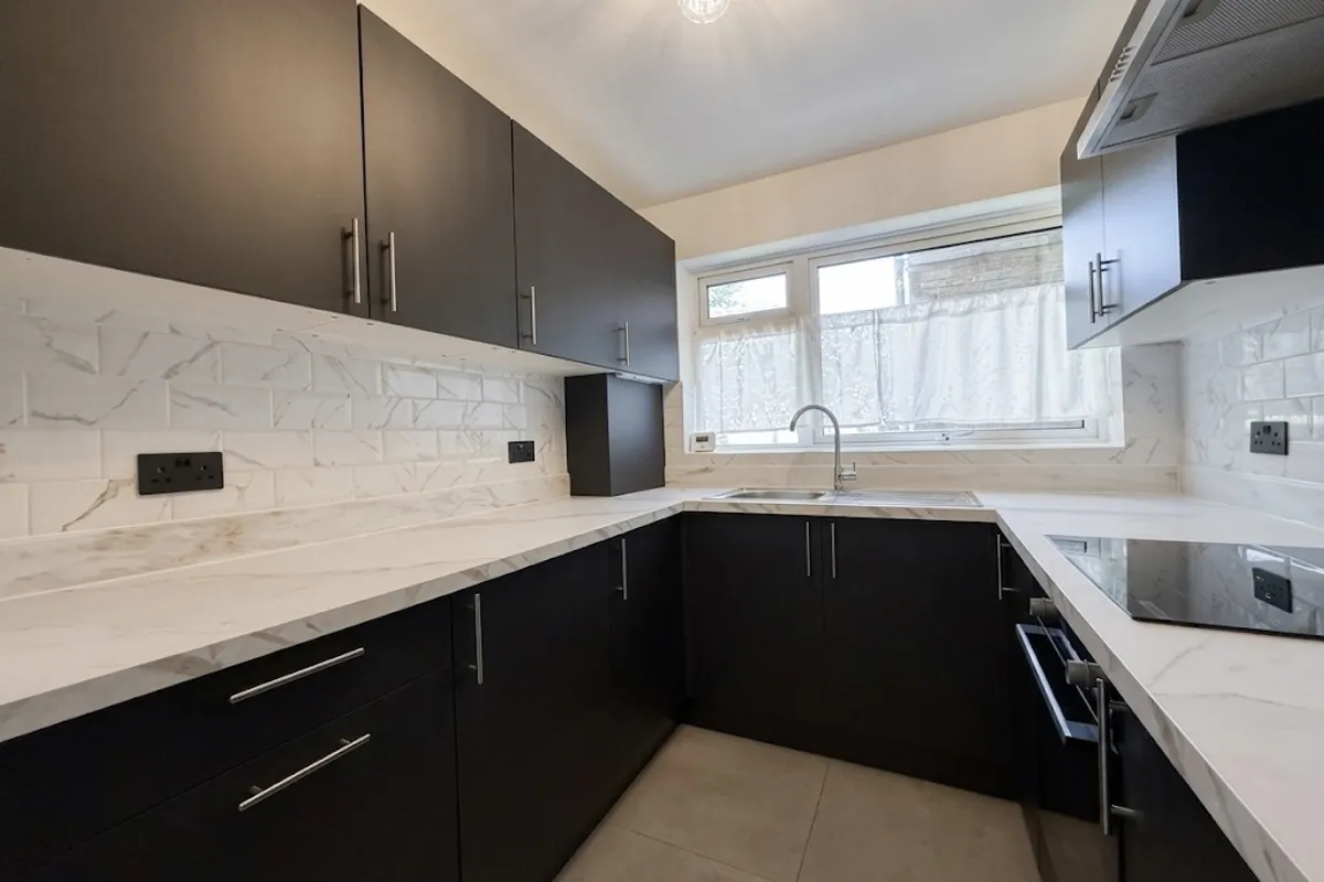 Flat Benhill Wood Road in Greater London