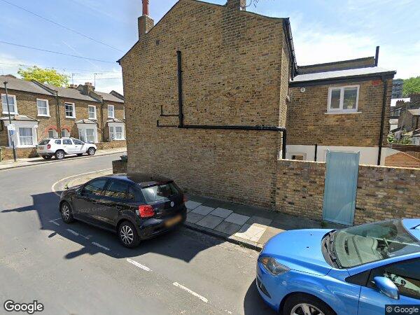 Room Frobisher Street in Greater London