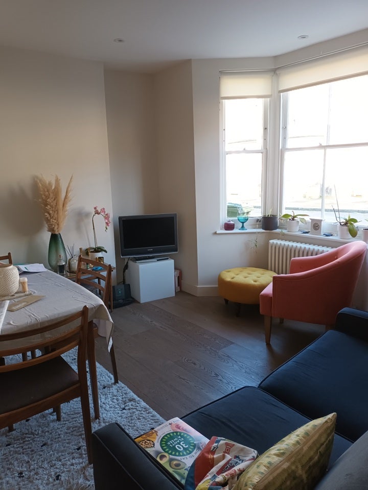 Room Frobisher Street in Greater London