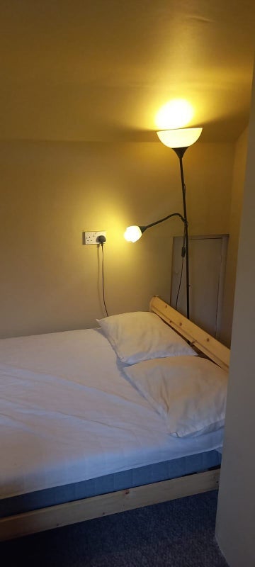 Room Broughton Road in Greater London