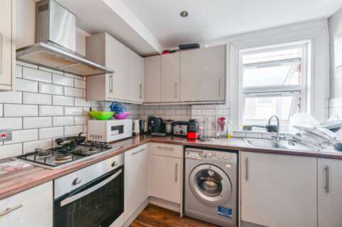 Room Broughton Road in Greater London