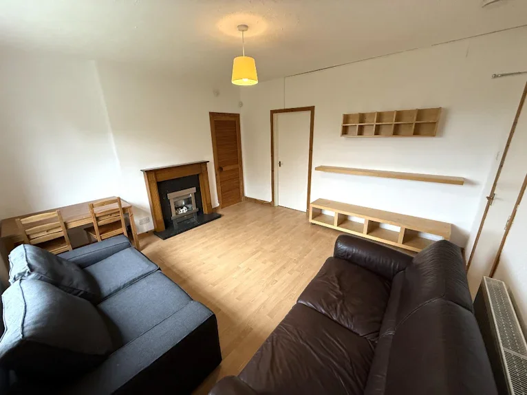 Flat Broomhouse Street South in City of Edinburgh
