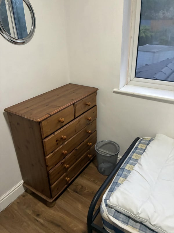 Room Hart Hill Drive in Salford