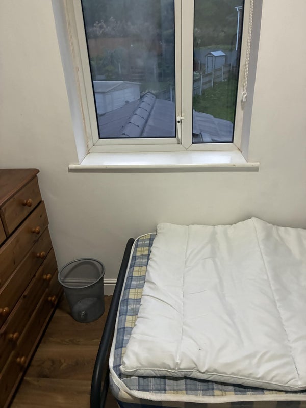 Room Hart Hill Drive in Salford