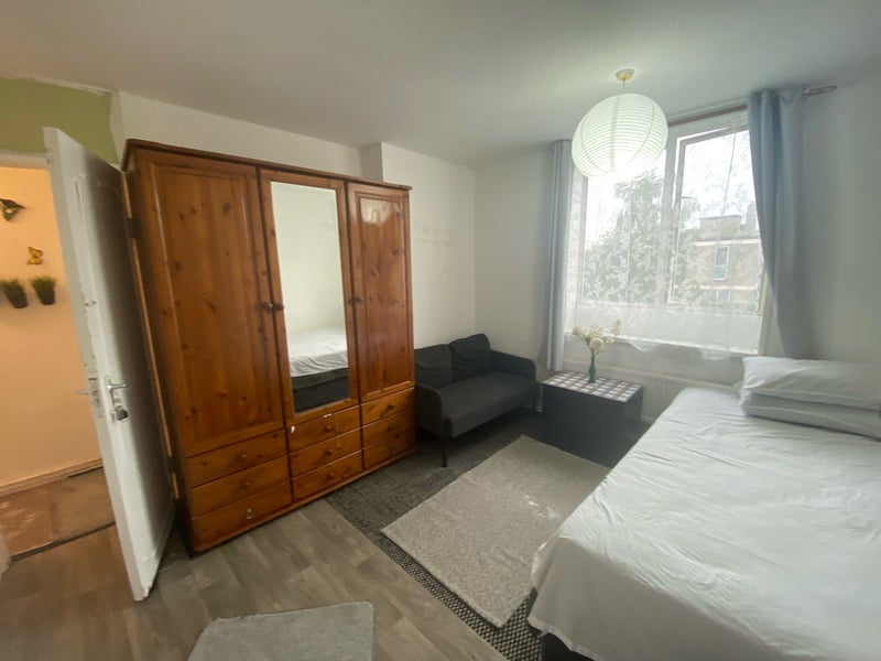 Room Smithy Street in Greater London