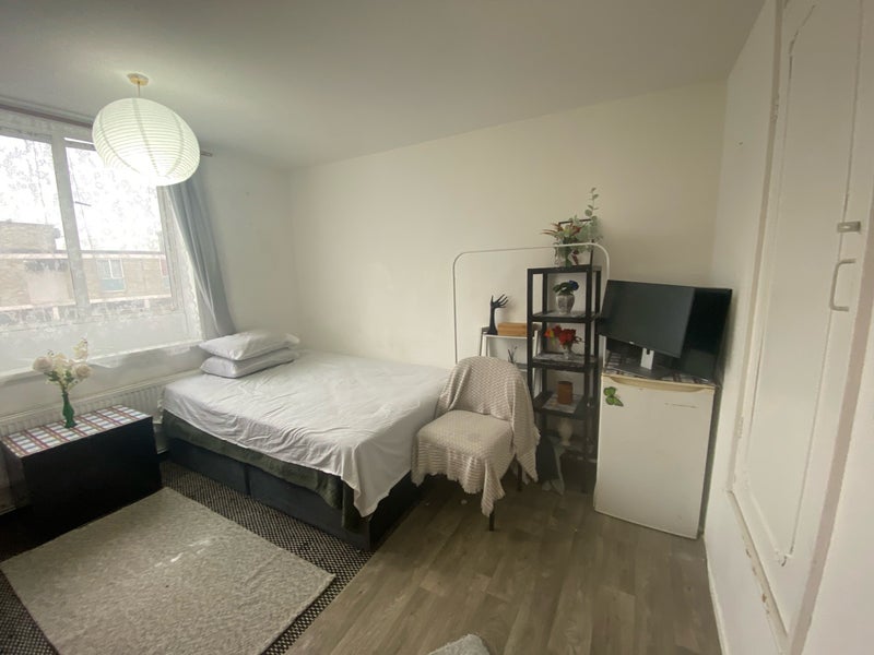 Room Smithy Street in Greater London