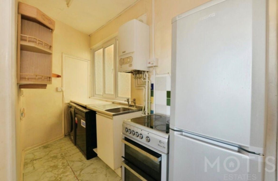Flat Clifton Gardens in Folkestone and Hythe District