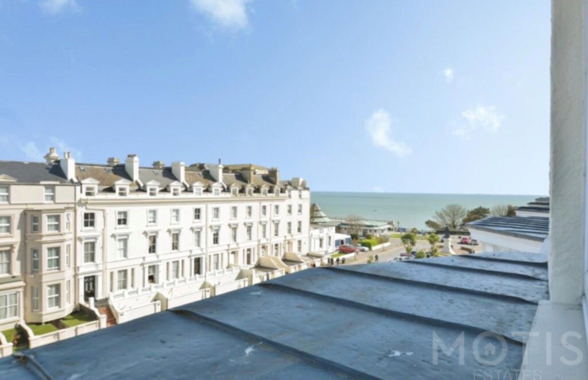 Flat Clifton Gardens in Folkestone and Hythe District