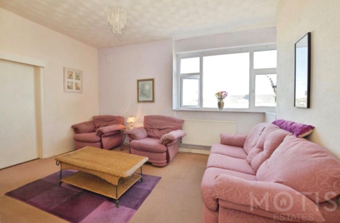 Flat Clifton Gardens in Folkestone and Hythe District