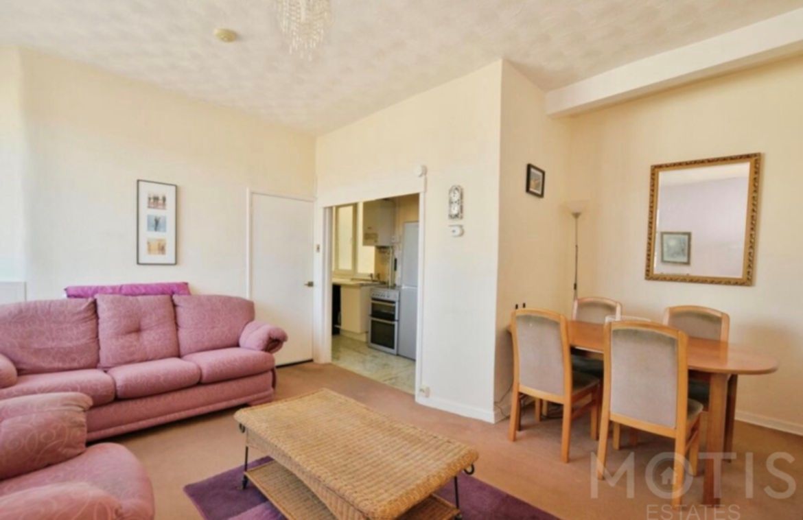 Flat Clifton Gardens in Folkestone and Hythe District