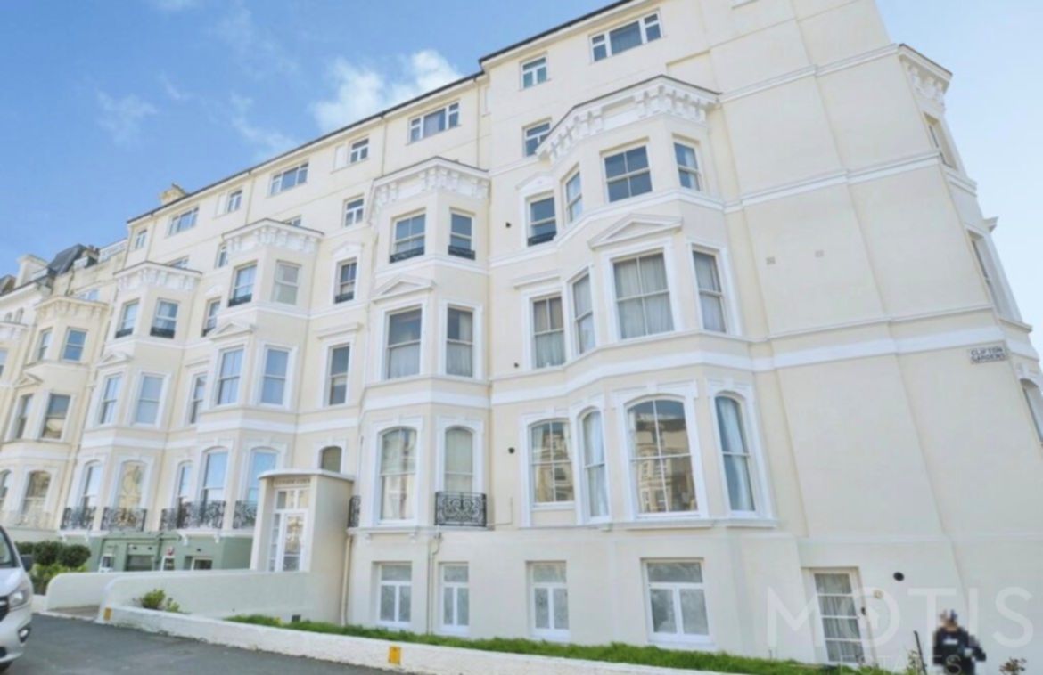 Flat Clifton Gardens in Folkestone and Hythe District