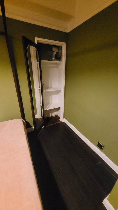 Room King Henry's Road in Greater London