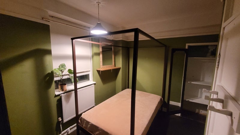Room King Henry's Road in Greater London