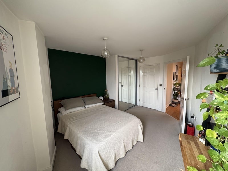 Flat Pancras Way in Greater London