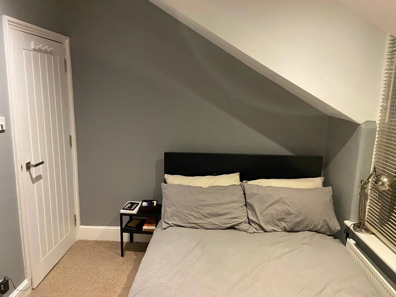 Flat Mattock Lane in Greater London