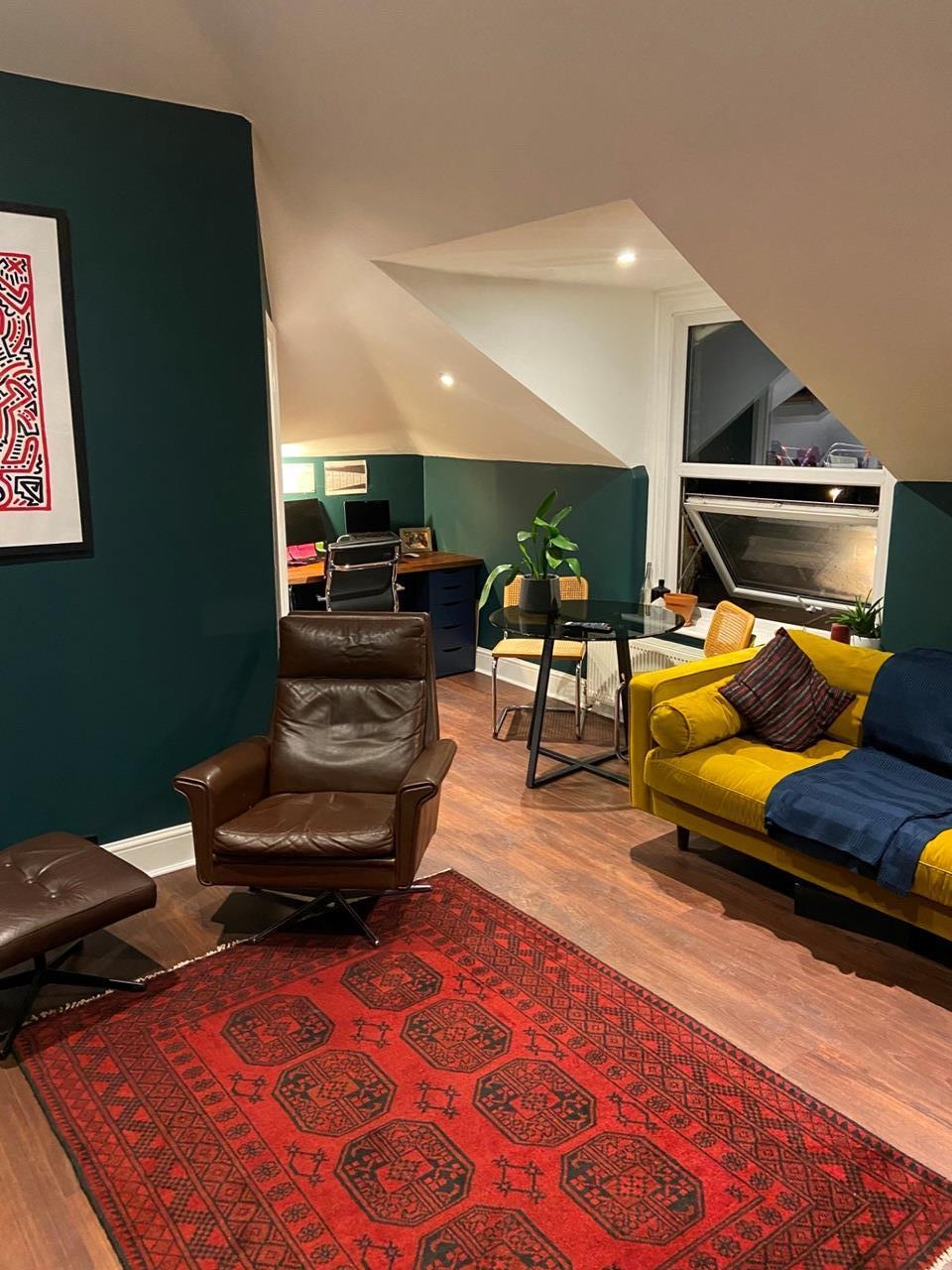 Flat Mattock Lane in Greater London