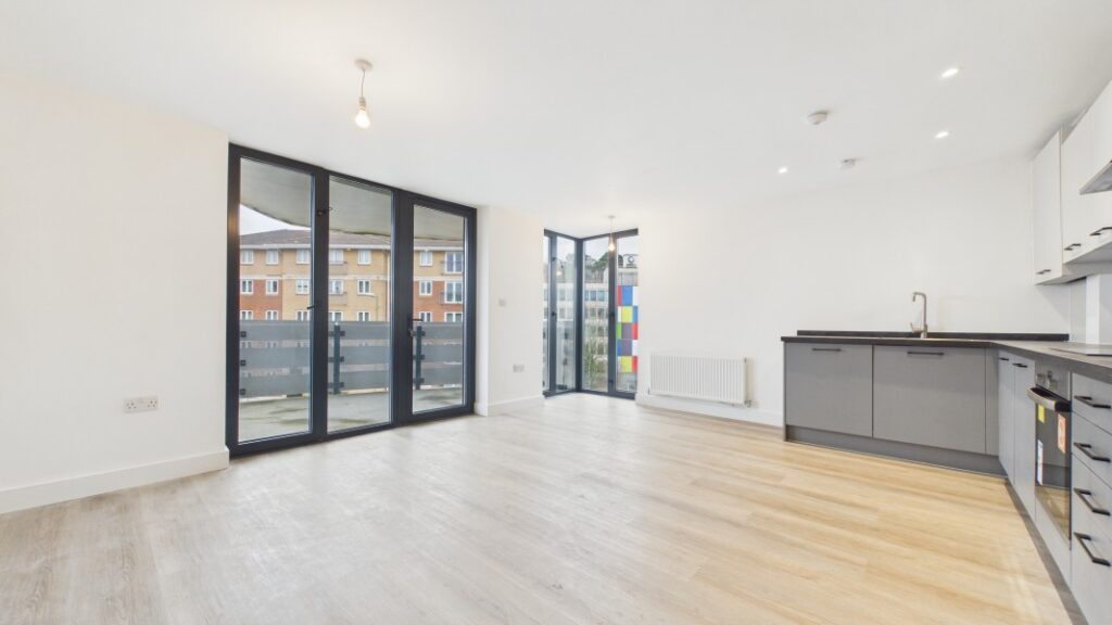 Flat Farnborough Road in Rushmoor