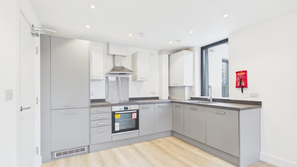 Flat Farnborough Road in Rushmoor