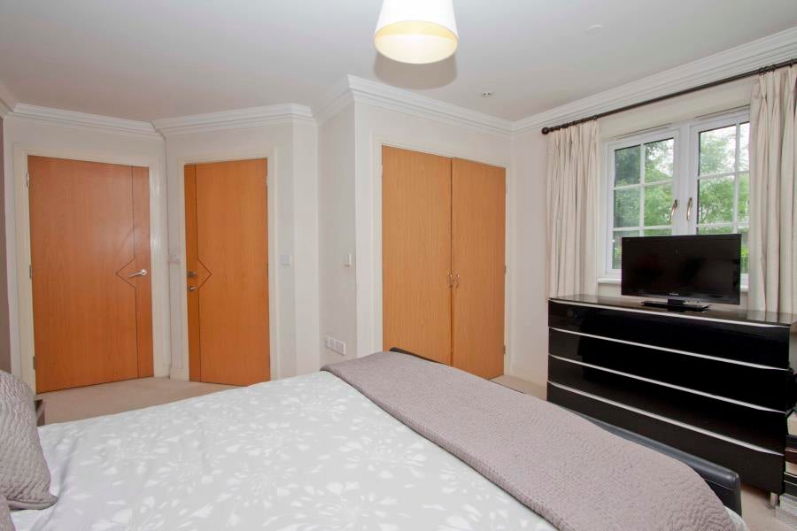Flat Eastcote Road in Greater London