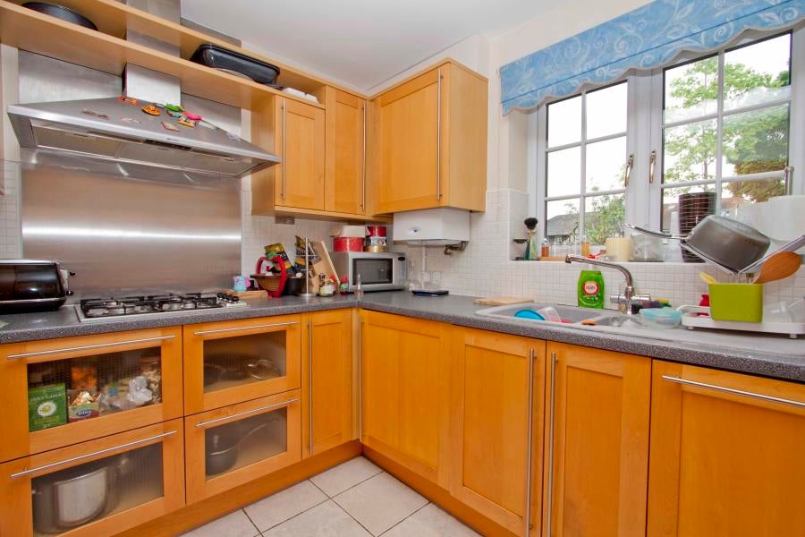 Flat Eastcote Road in Greater London