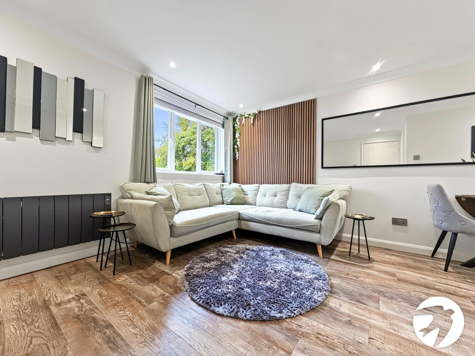 Flat Wyvill Close in Rainham