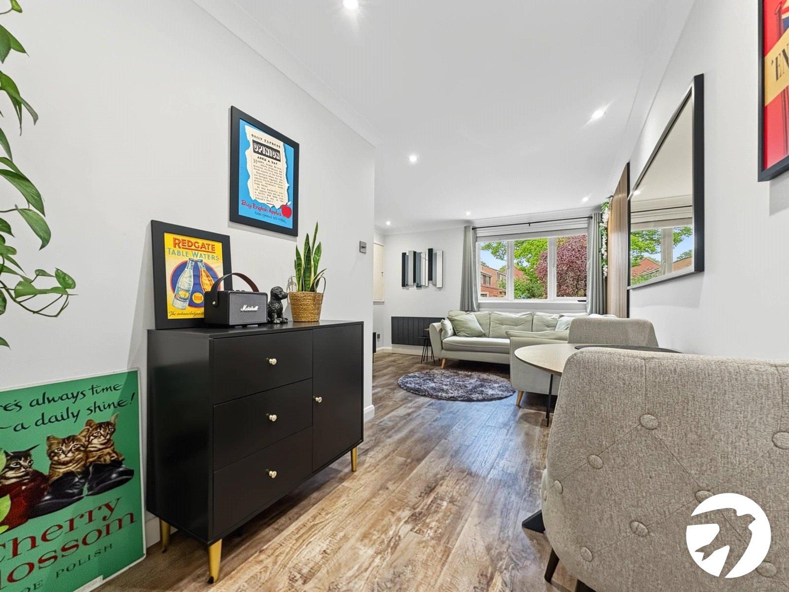 Flat Wyvill Close in Rainham