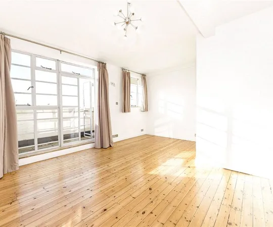 Flat Sheen Road in Greater London