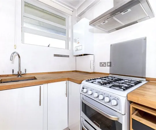 Flat Sheen Road in Greater London